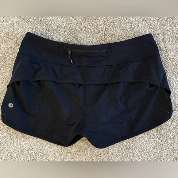 2017 Lululemon Speed Short Perforated 2.5” Black Size 6 Rare Run Short - Picture 9 of 10